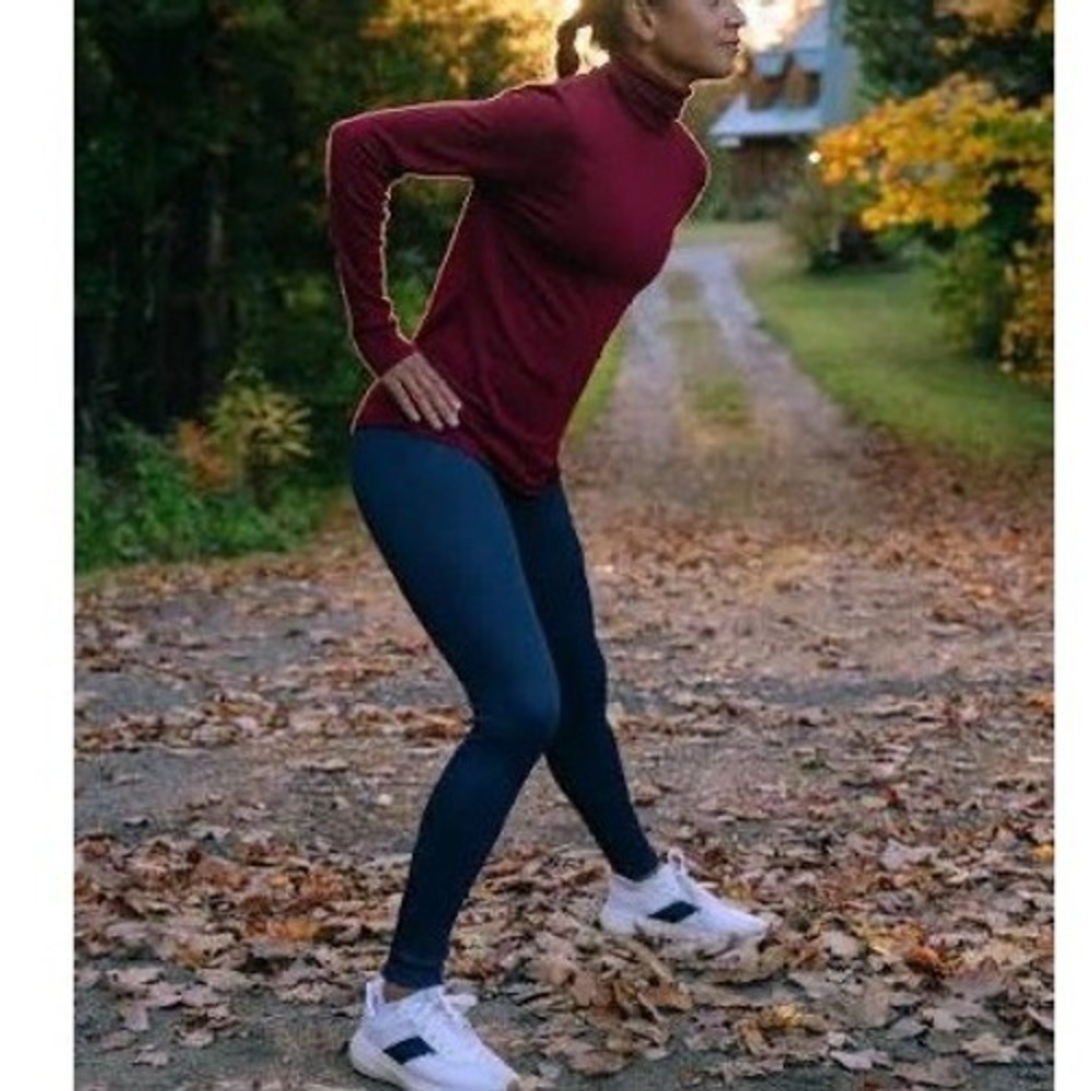 Tracksmith Fells Turtleneck Womens Medium Red Merino Wool Base Layer Top Running